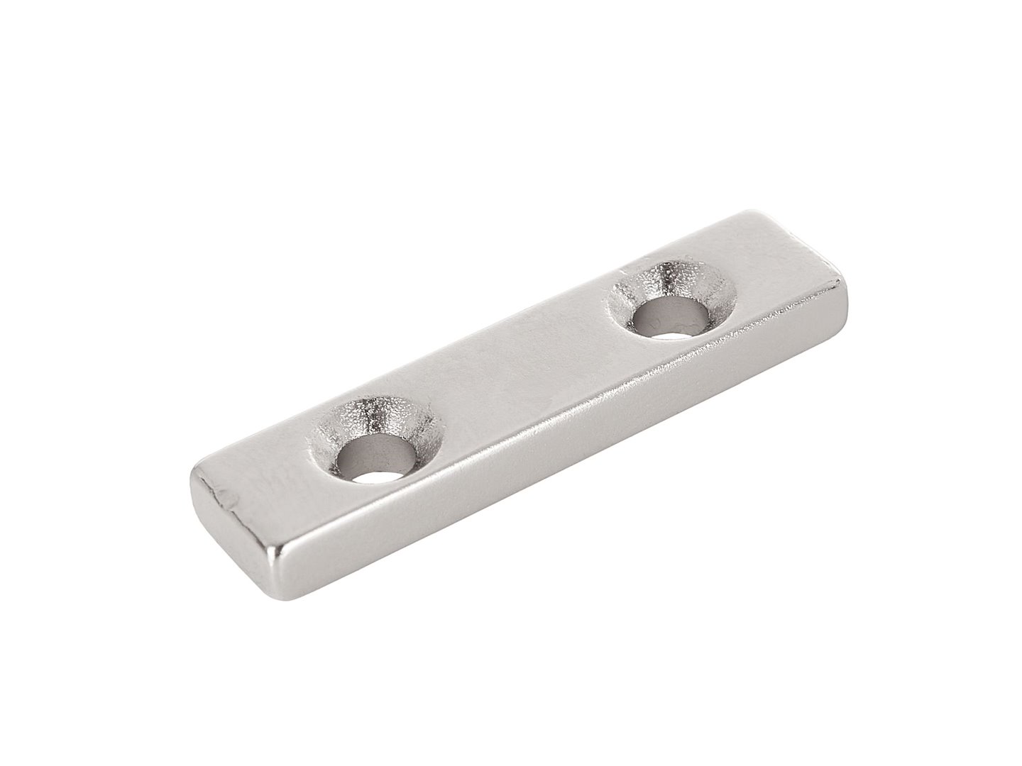 Neodymový plochý magnet s otvory pro šrouby 40x10x5mm – detail otvorů