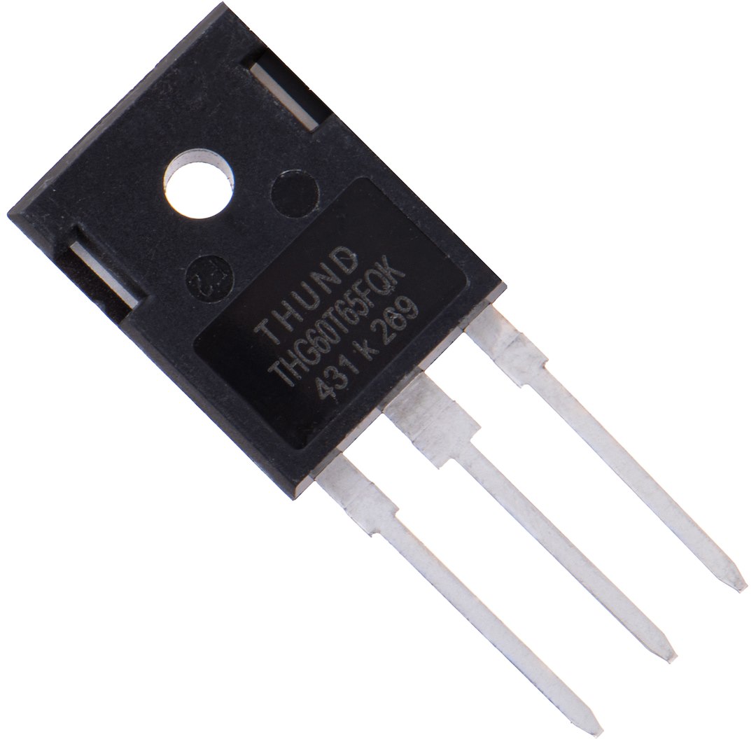 Tranzistor pro měnič napětí SINUS 24V/230V 1000/2000W – pohled zepředu