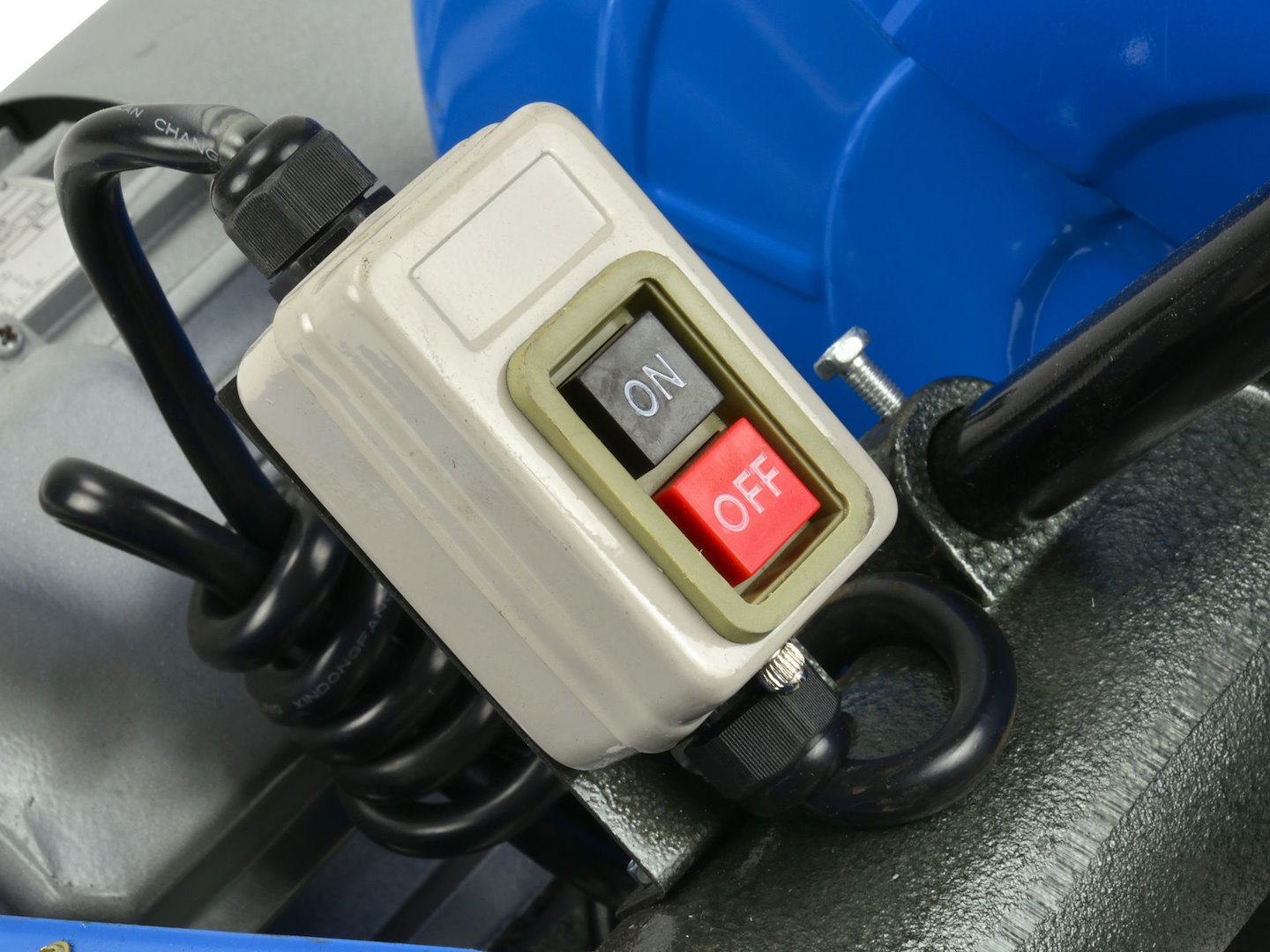 Elektrická pila na kov Geko 400 V 2,2 kW – použití v dílně