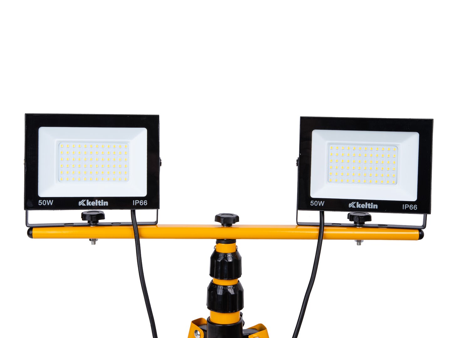 LED světlomet Geko 2×50W – nasazení na staveništi