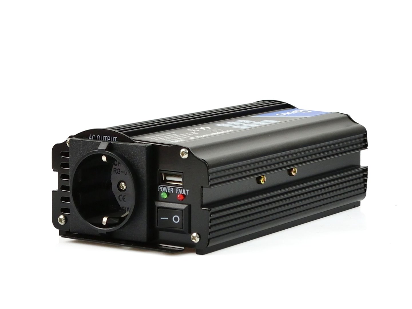 Napěťový měnič Geko 24V/230V – detail zásuvky 230V