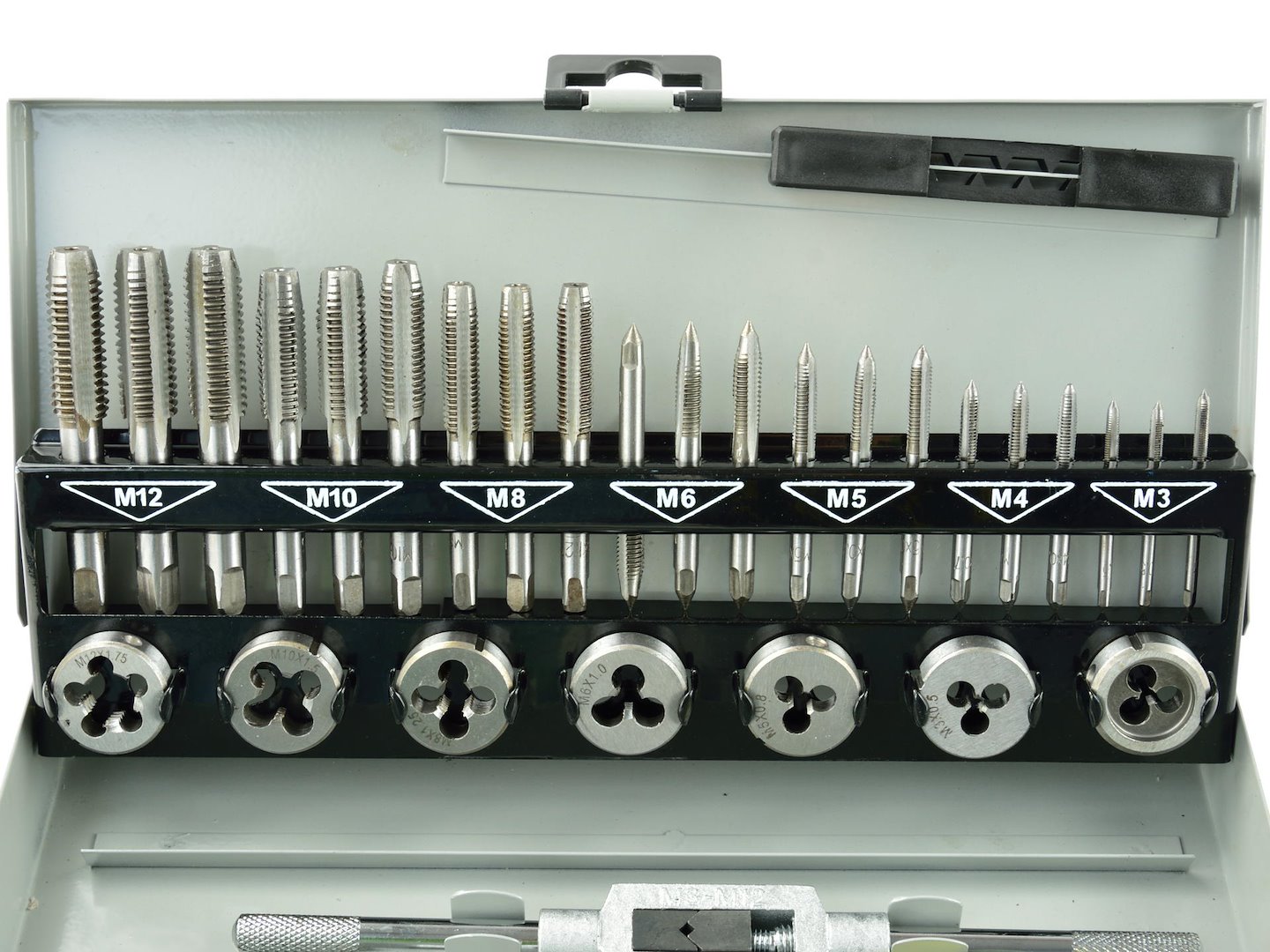 Sada závitníků a závitořezů Geko G38301 – detail ostří