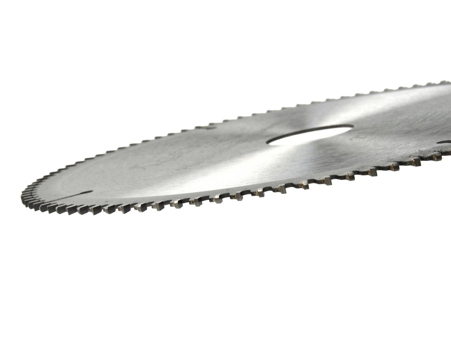 Kotouč na hliník Geko 210 mm – detail zubů s karbidem